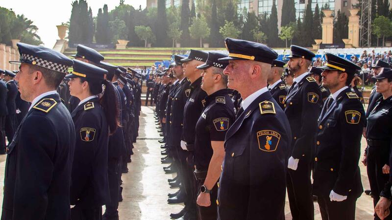 Benidorm acoge el acto de condecoración de 389 policías locales de la provincia de Alicante que concede la Generalitat 