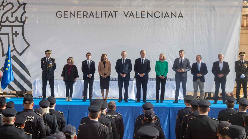 Benidorm acoge el acto de condecoración de 389 policías locales de la provincia de Alicante que concede la Generalitat 