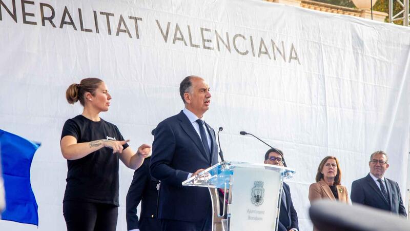 Benidorm acoge el acto de condecoración de 389 policías locales de la provincia de Alicante que concede la Generalitat 