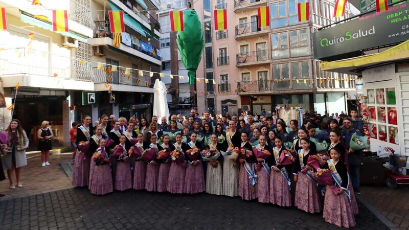 Benidorm llena de fiesta e historia el casco antiguo con su tradicional Festa de la Carxofa