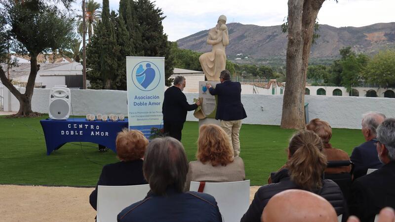El Doble Amor homenatja els seus fundadors amb el trasllat de la imatge de la Verge i la remodelació del jardí