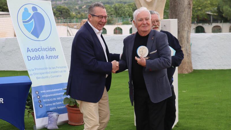 El Doble Amor homenatja els seus fundadors amb el trasllat de la imatge de la Verge i la remodelació del jardí