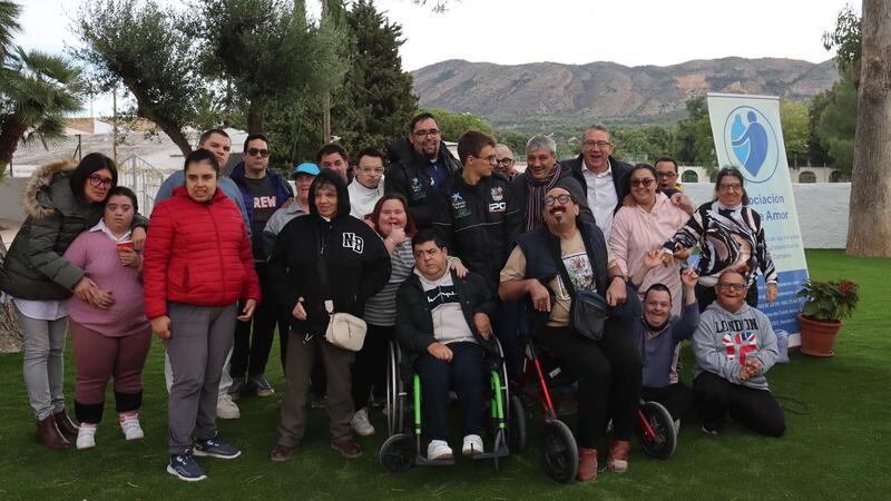 El Doble Amor homenatja els seus fundadors amb el trasllat de la imatge de la Verge i la remodelació del jardí