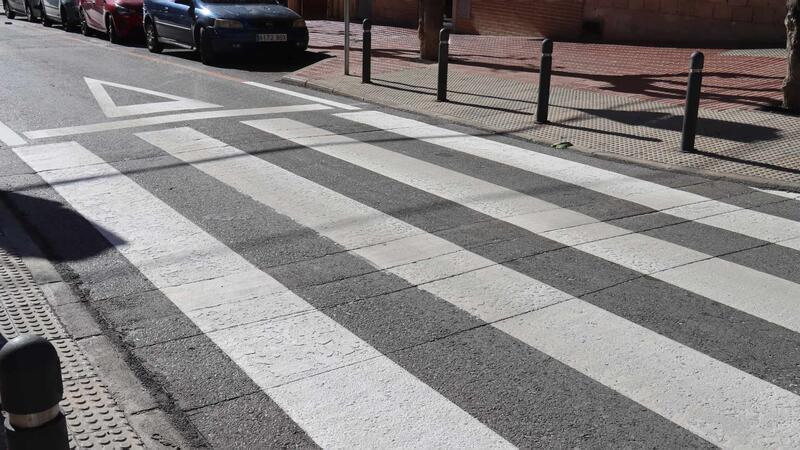 Benidorm renova la senyalització horitzontal en la Colònia Madrid