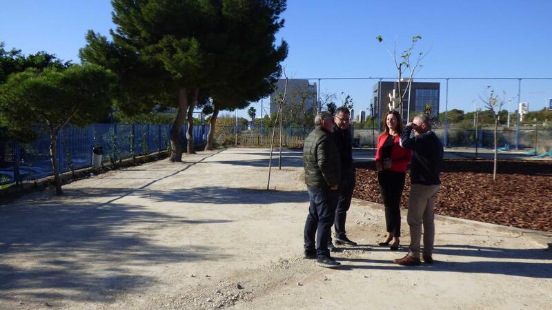 Benidorm culmina la naturalització del pati del col·legi Gabriel Miró