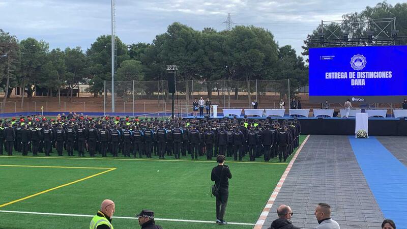 Paiporta reconeix a 46 agents de la Policia Local de Benidorm per “la seua destacada labor en les tasques de rescat i ajuda” durant la DANA
