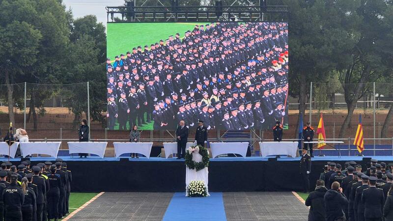 Paiporta reconeix a 46 agents de la Policia Local de Benidorm per “la seua destacada labor en les tasques de rescat i ajuda” durant la DANA