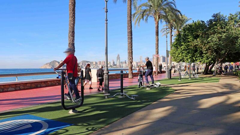 Social Welfare involves neighborhood associations in La Brújula Project to reach more vulnerable elderly people