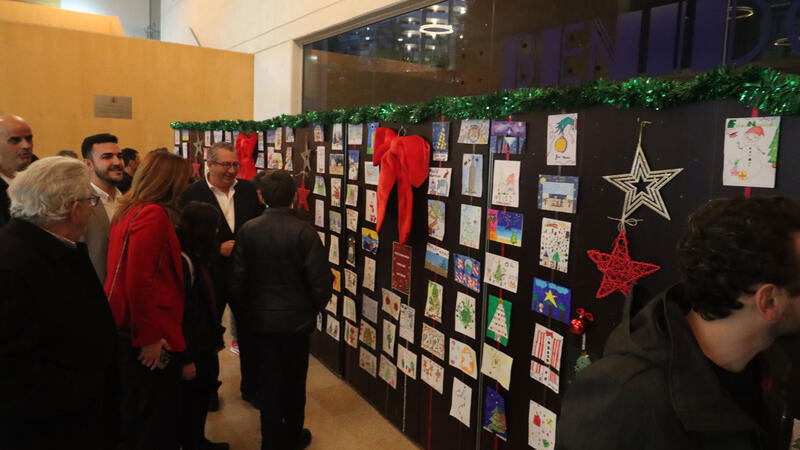 Benidorm premia a 19 escolars en el XVII Concurs de Postals Nadalenques