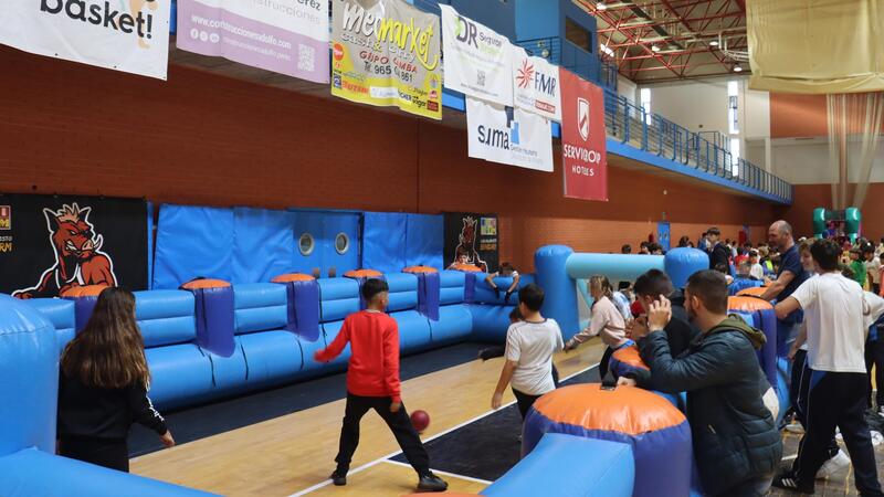 El Palau d’Esports acoge cerca de mil escolares de Benidorm en la XIV Feria Deportiva Infantil