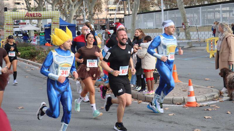 La XV San Silvestre de Benidorm reúne a casi 900 participantes por las calles de la ciudad