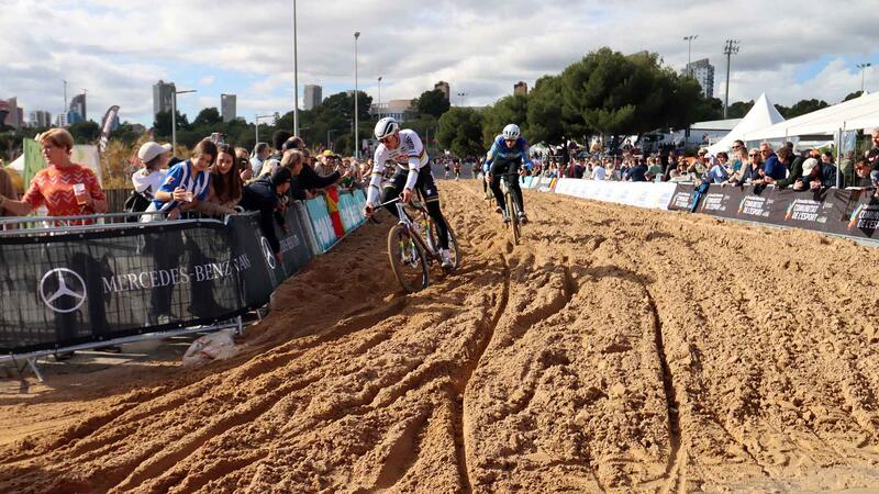 Benidorm vibra un año más con el mejor ciclismo todoterreno en la Copa del Mundo de Ciclocross