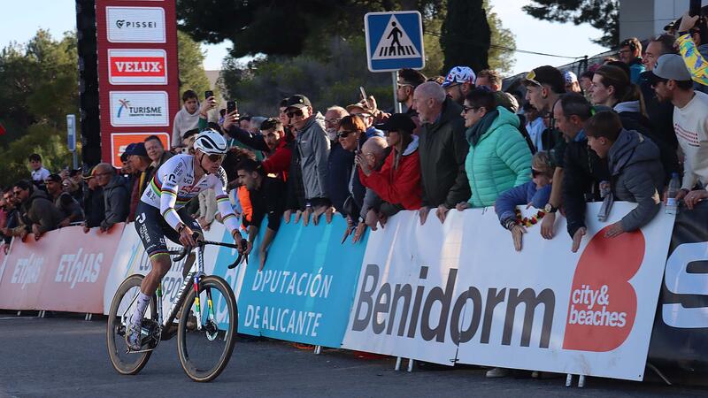 Benidorm vibra un año más con el mejor ciclismo todoterreno en la Copa del Mundo de Ciclocross