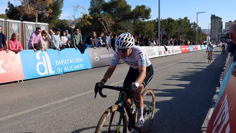 Benidorm vibra un año más con el mejor ciclismo todoterreno en la Copa del Mundo de Ciclocross