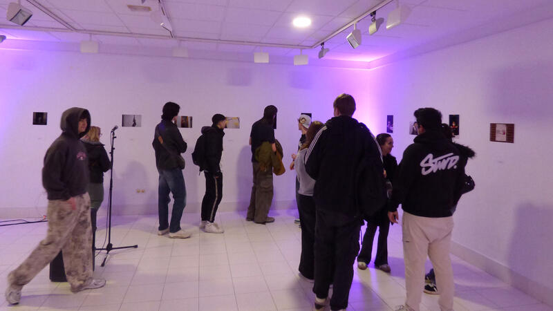 La Casa del Fester acoge una exposición fotográfica de alumnos del IES Beatriu Fajardo contra la violencia machista