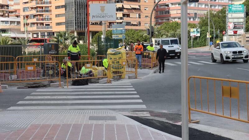 Ayuntamiento y ONCE, de la mano en la obra de mejora de la accesibilidad en la avenida Alfonso Puchades 