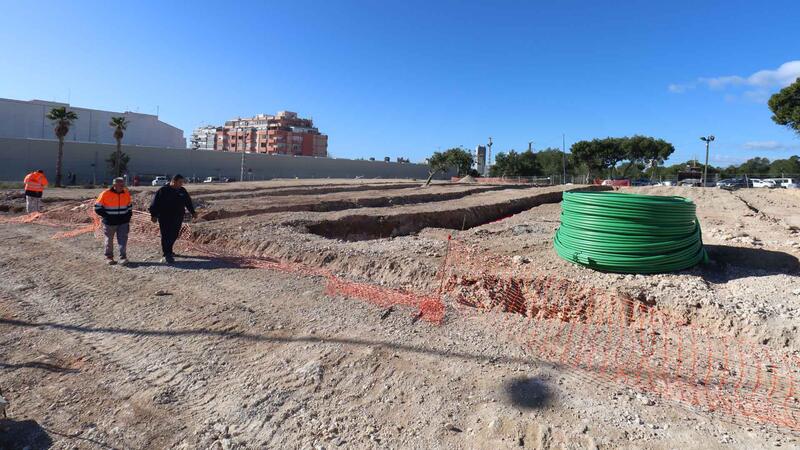 El nuevo aparcamiento disuasorio de la avenida Beniardá cumple plazos y estará operativo antes del inicio del verano  