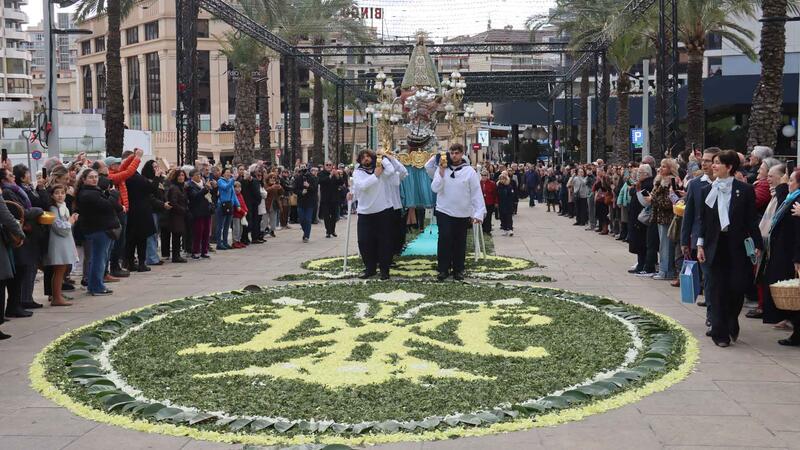 Benidorm culmina de forma multitudinaria los actos del Centenario de la Coronación de la Verge del Sofratge 