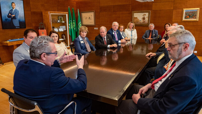 The president of the Lions Clubs International Foundation visits Benidorm City Hall
