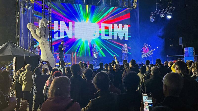 La ‘Fan Zone’ del Benidorm Fest vibra amb la primera sessió de la Festa Euroclub
