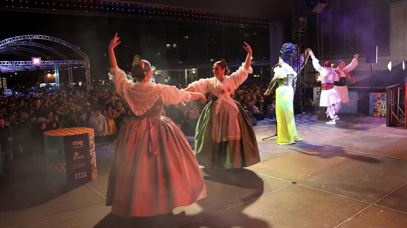 Prop de 3.000 persones gaudixen de la Festa Euroclub abans de la gran final del Benidorm Fest