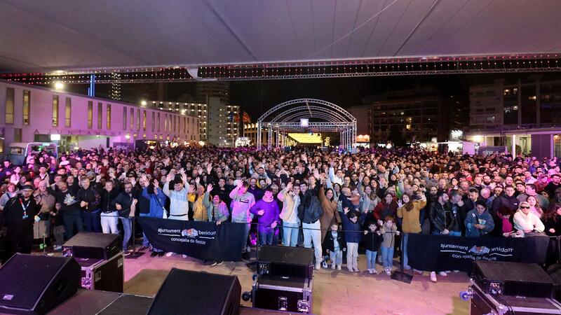 Prop de 3.000 persones gaudixen de la Festa Euroclub abans de la gran final del Benidorm Fest
