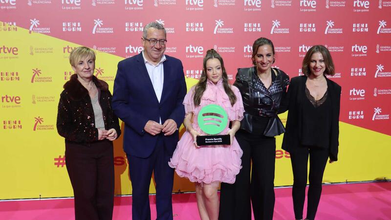 Más de un millón de espectadores vieron a través de la televisión a Tony Grox y Lucycalis alzarse como ganadores del Benidorm Fest