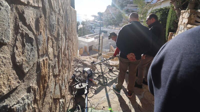 Benidorm incorpora mejoras en las escaleras que conectan las calles Asturias y Oviedo en La Cala 