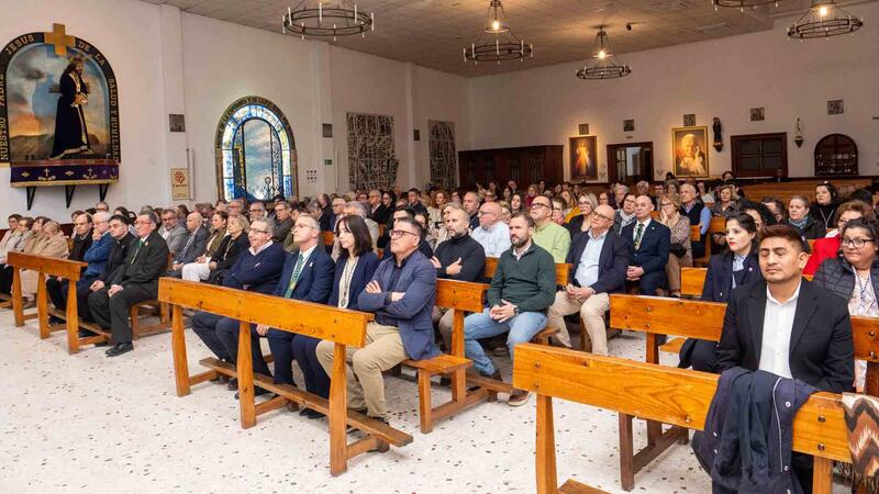 Holy Week in Benidorm begins with the unveiling of the poster, a work by M.ª Elena Romero