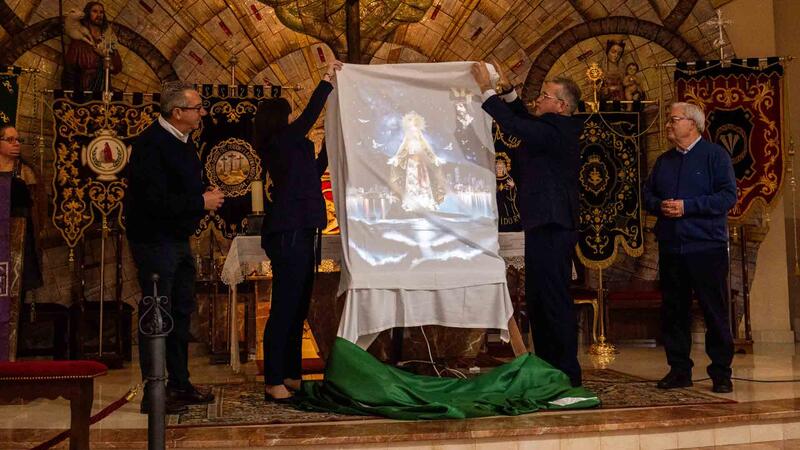 Holy Week in Benidorm begins with the unveiling of the poster, a work by M.ª Elena Romero