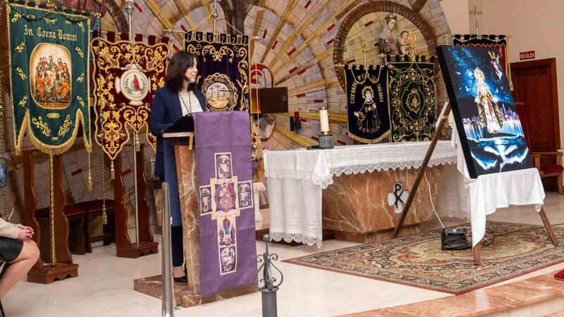 Holy Week in Benidorm begins with the unveiling of the poster, a work by M.ª Elena Romero