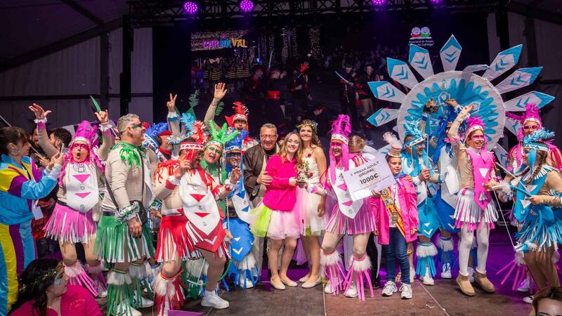 Benidorm disfruta de un Carnaval adulto multitudinario y participativo