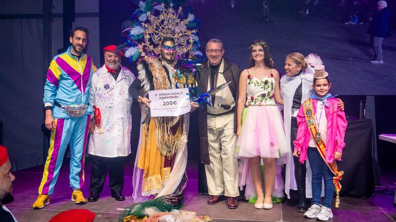 Benidorm disfruta de un Carnaval adulto multitudinario y participativo