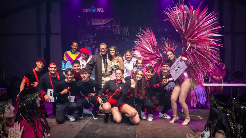 Benidorm disfruta de un Carnaval adulto multitudinario y participativo