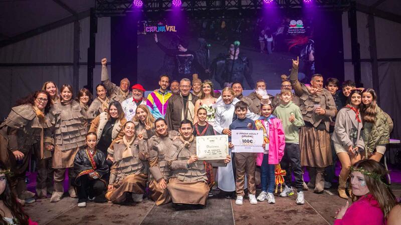 Benidorm disfruta de un Carnaval adulto multitudinario y participativo