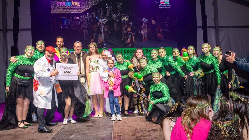 Benidorm disfruta de un Carnaval adulto multitudinario y participativo