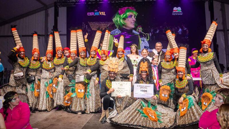 Benidorm disfruta de un Carnaval adulto multitudinario y participativo