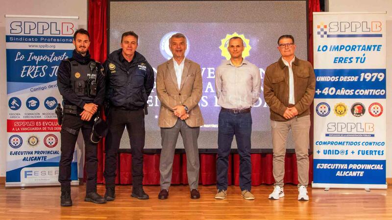 La Policia Local de Benidorm analitza com actuar davant situacions que impliquen menors