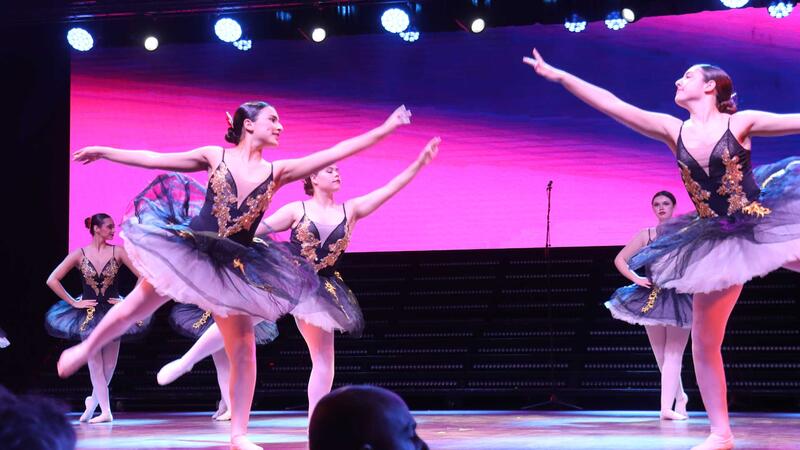 El Benidorm Palace se llena en el XXIV Festival Escolar de FAMPA Marina Baixa a beneficio de Asmibe, AFA y AFEM 