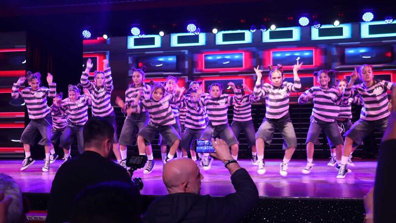 El Benidorm Palace se llena en el XXIV Festival Escolar de FAMPA Marina Baixa a beneficio de Asmibe, AFA y AFEM 