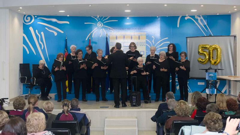 Música i poesia posen en valor el paper de la dona benidormera