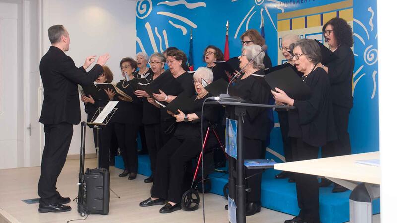 Música i poesia posen en valor el paper de la dona benidormera