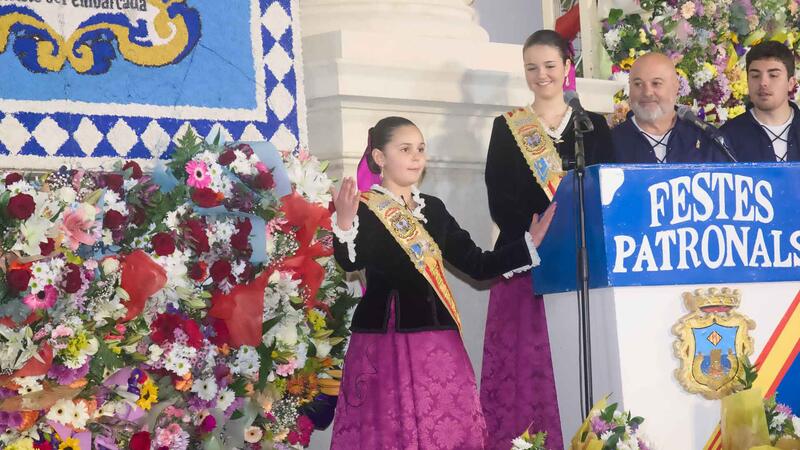 Benidorm obsequia a la Mare de Déu del Sofratge con una multitudinaria ofrenda floral en su 286 aniversario