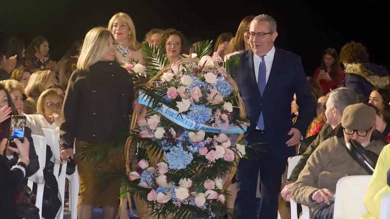 Benidorm obsequia a la Mare de Déu del Sofratge con una multitudinaria ofrenda floral en su 286 aniversario