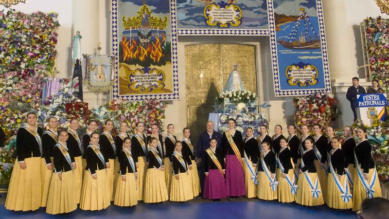 Benidorm obsequia a la Mare de Déu del Sofratge con una multitudinaria ofrenda floral en su 286 aniversario