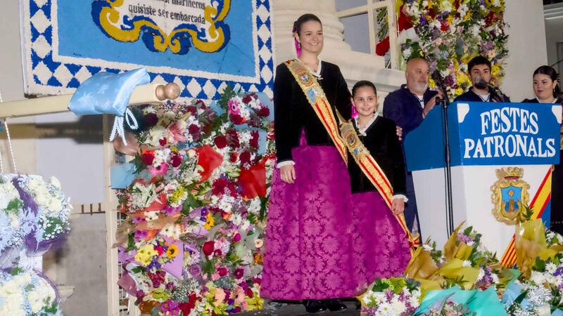 Benidorm obsequia a la Mare de Déu del Sofratge con una multitudinaria ofrenda floral en su 286 aniversario