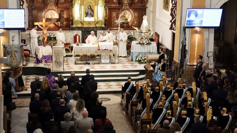 Una multitudinària missa major posa el fermall a les celebracions del 16 de març a Benidorm