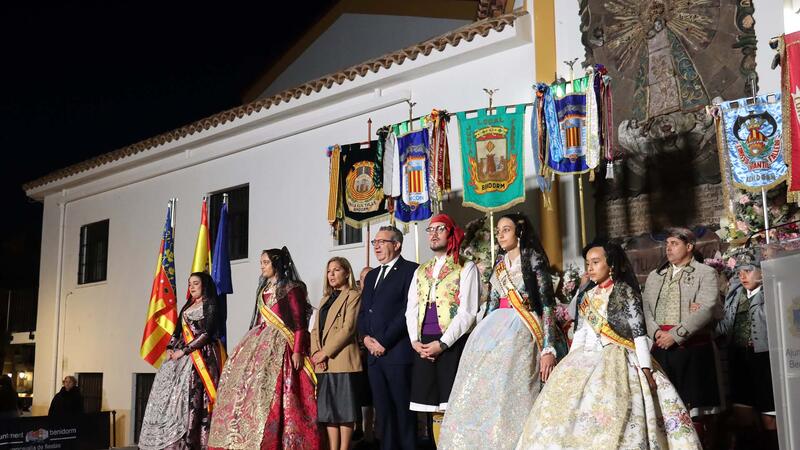 Les Falles de Benidorm ofrenen a la Mare de Déu del Sofratge en el preludi del seu dia gran