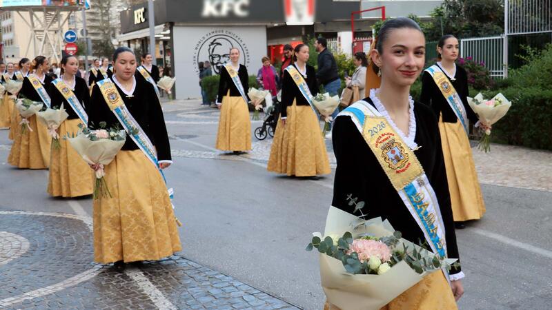 Les Falles de Benidorm ofrenen a la Mare de Déu del Sofratge en el preludi del seu dia gran