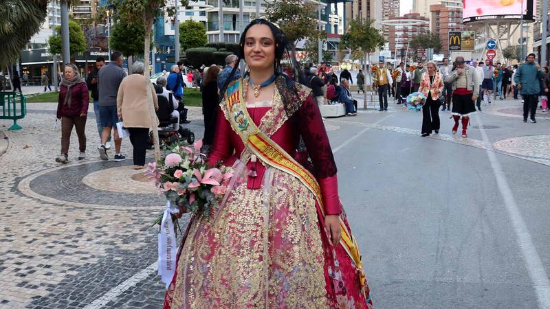 Les Falles de Benidorm ofrenen a la Mare de Déu del Sofratge en el preludi del seu dia gran